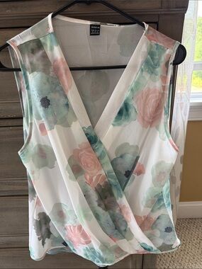 SHEIN Floral Watercolor Surplice Top in Mint, Blush & White